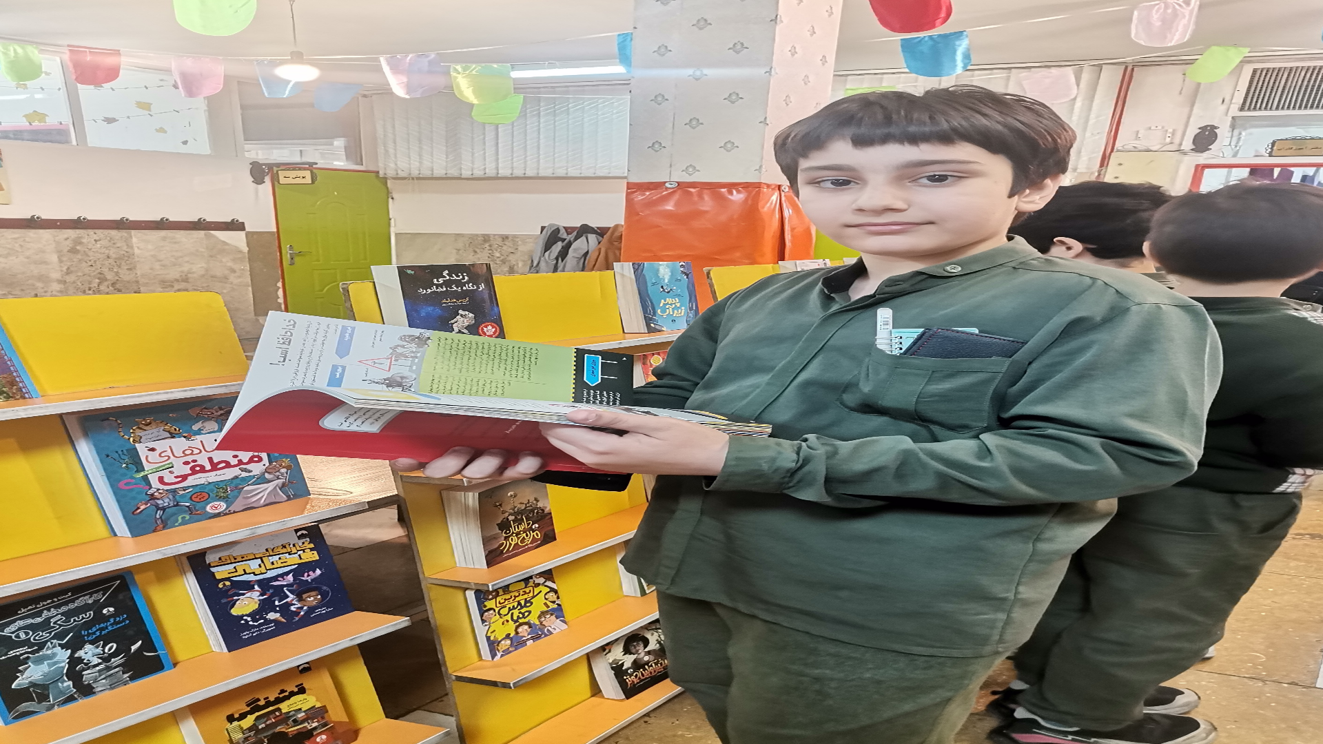 هفته کتاب وکتاب خوانی (نمایشگاه کتاب کلام مهر) 